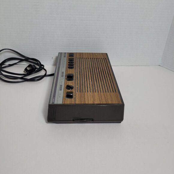 Vintage GE General Electric Alarm Clock Radio Brown Woodgrain AM/FM 7-4624 - Picture 5 of 11